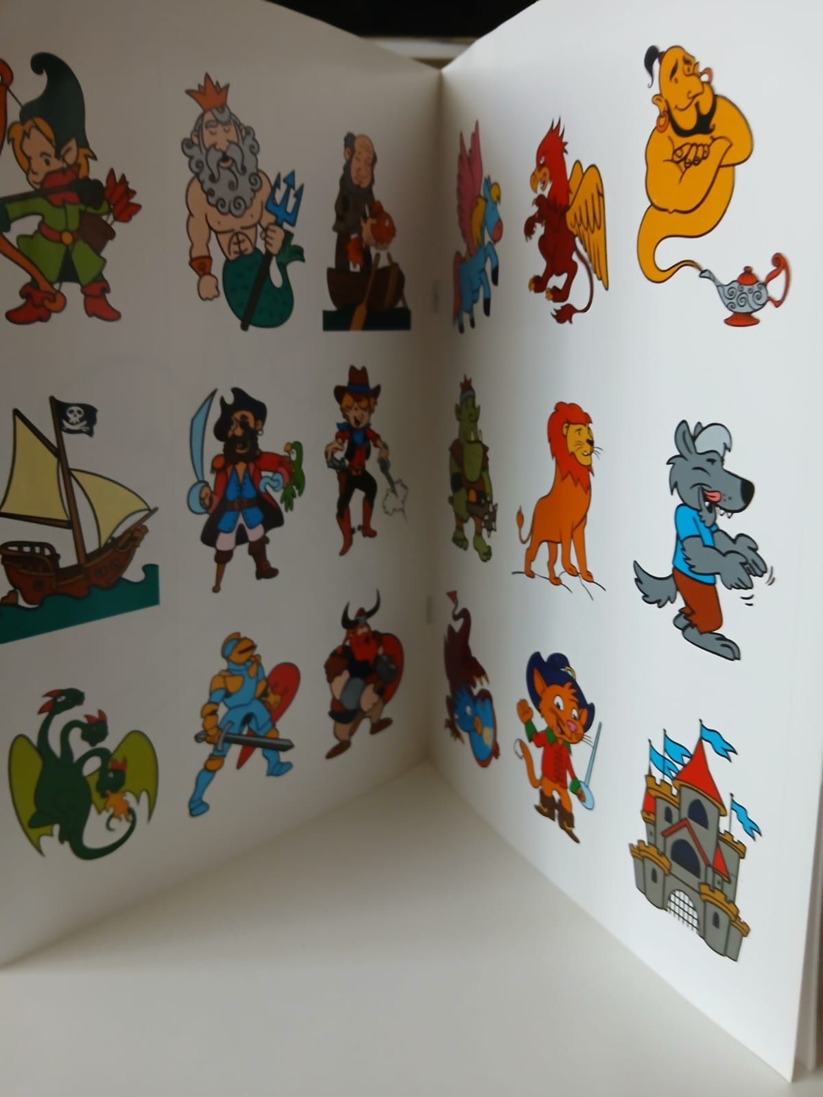 Kolorowanka  pt  Świat  Bajek