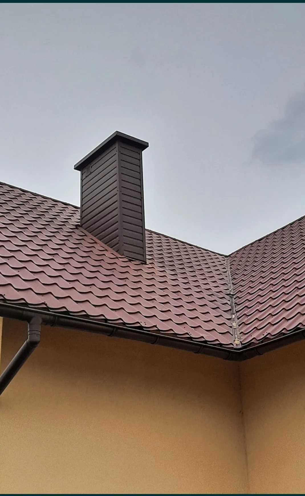 Dachy - okucia kominów , montaż podbitki wymiana rynien .
