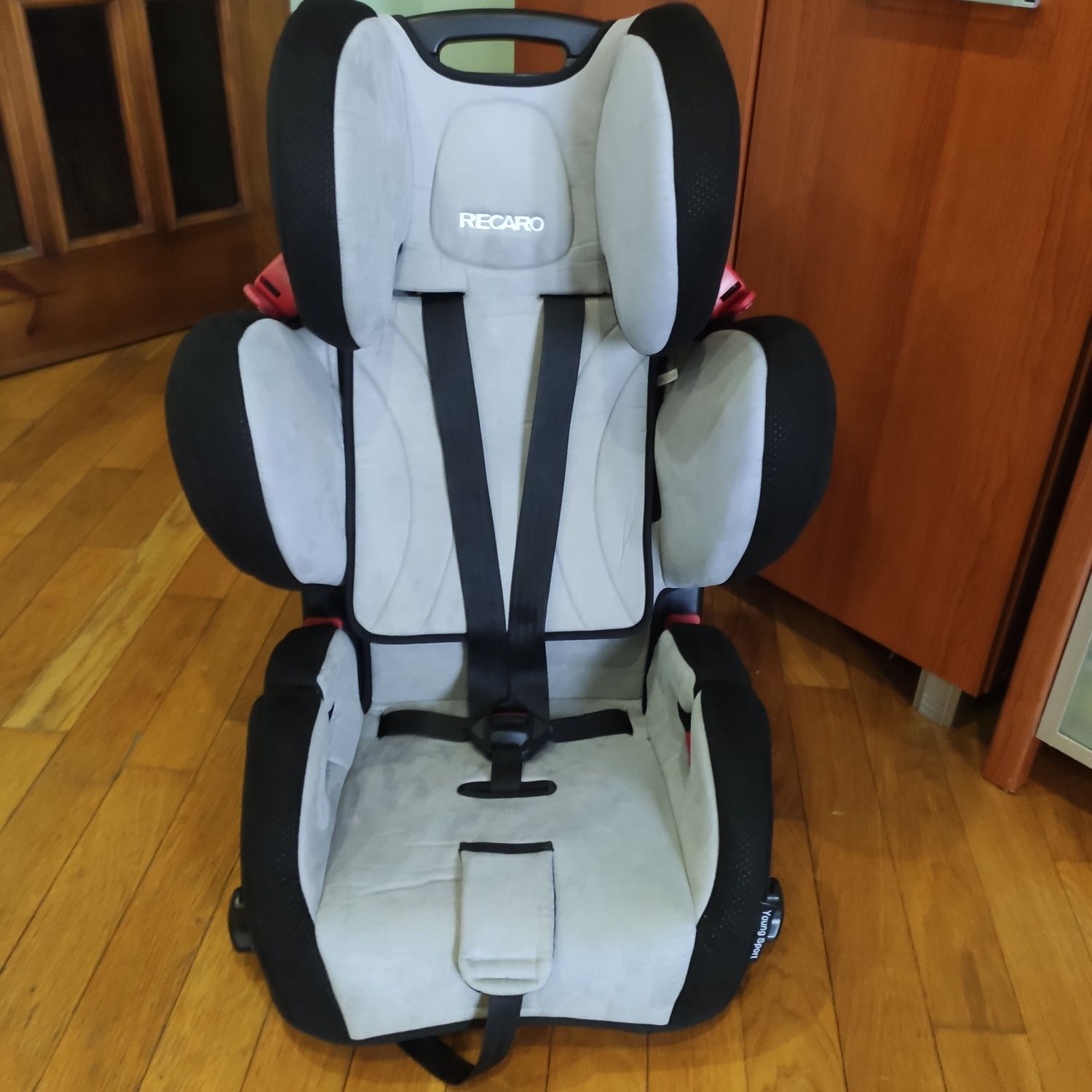 Автокрісло RECARO Young Sport HERO
Автокрісло RECARO Young Sport HERO