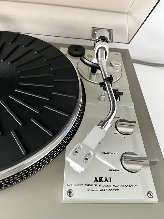 Gramofon Akai AP-207