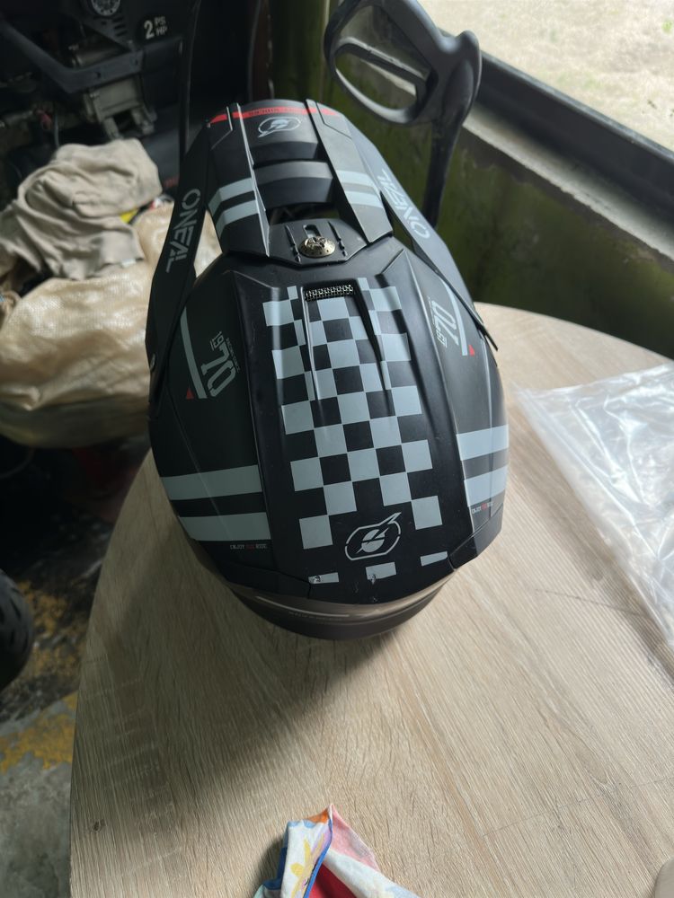 Capacete de motocross oneal