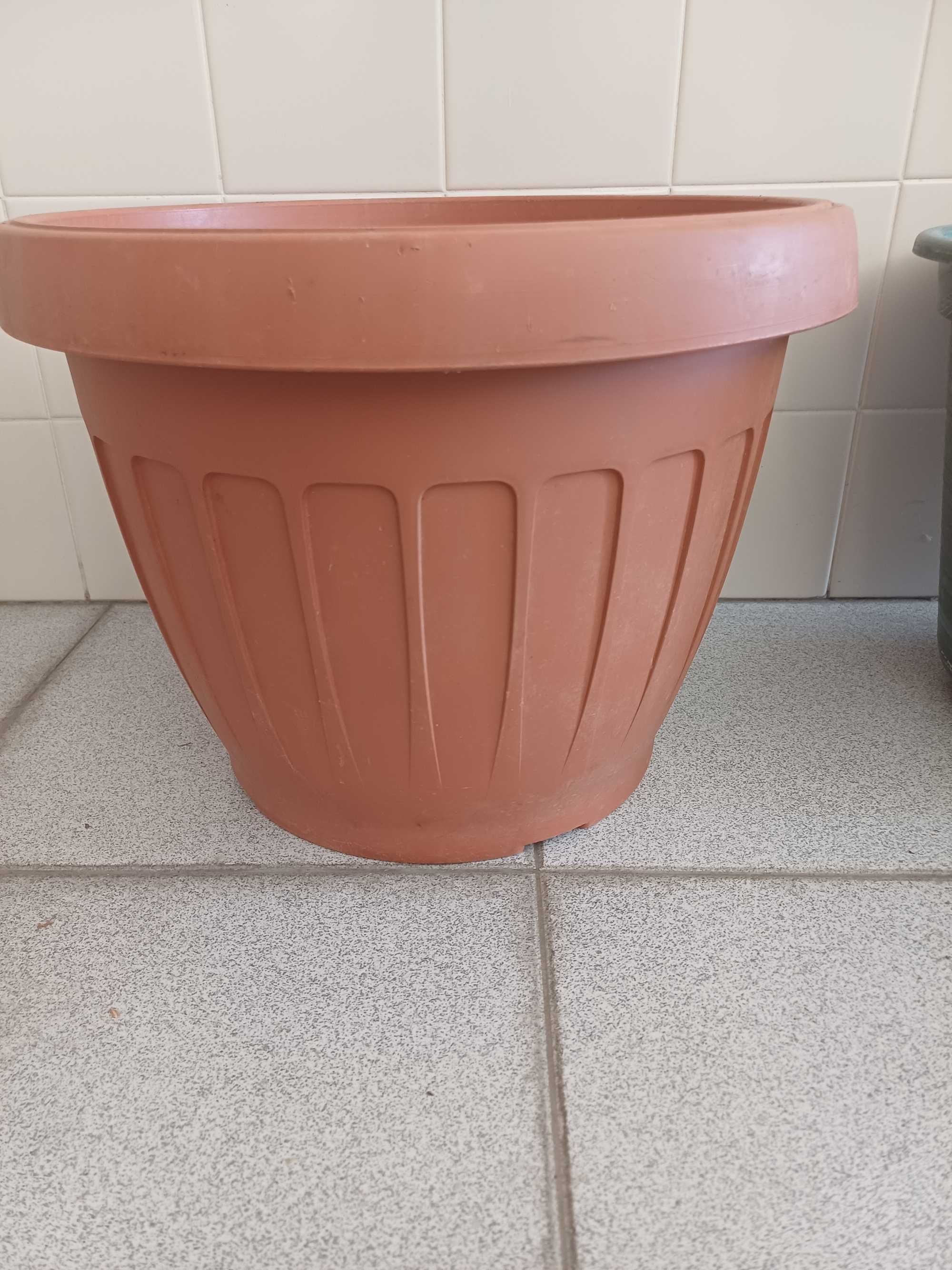 Vasos Barro e Plástico