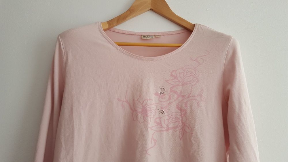 Różowa bluzka z długim rękawem wzór kwiaty z cyrkonii