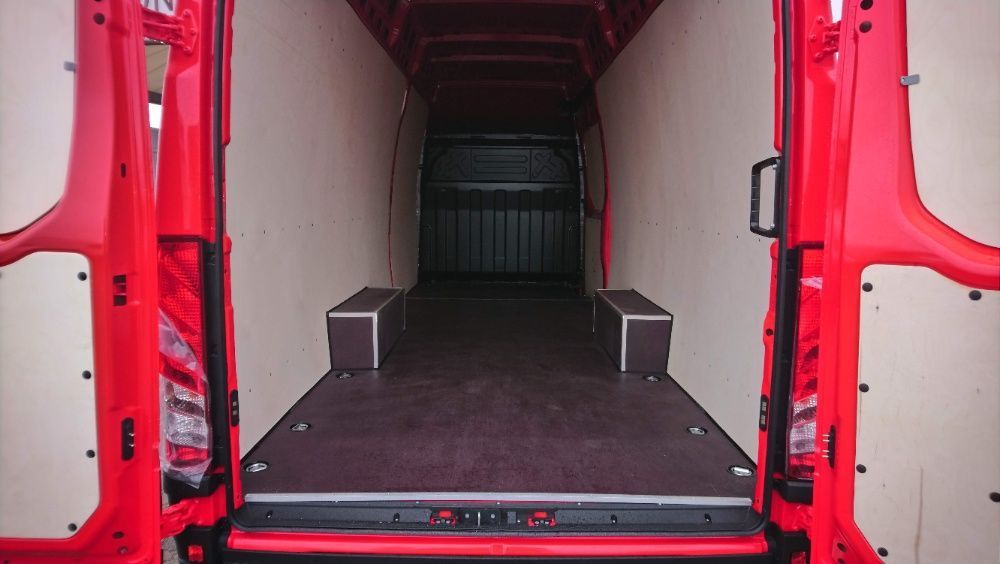 Profesjonalne zabudowy aut dostawczych marki Iveco Daily L4H3