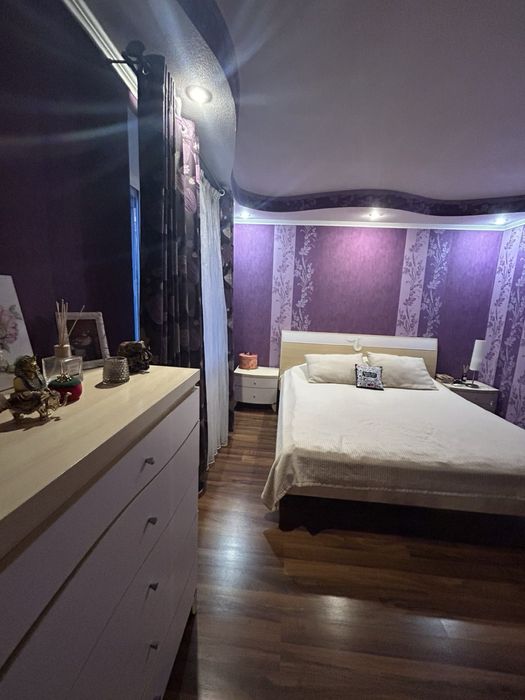 Продаж 4 кімнатної квартири .вул Незалежеості