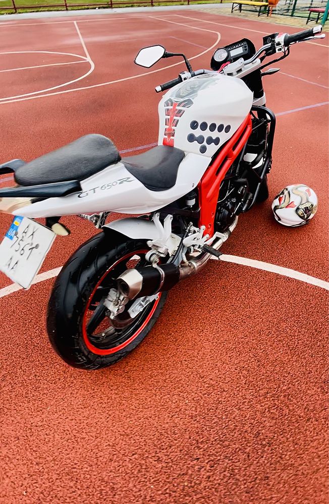 Hyosung GT 650 R 2012 с доками инжектор