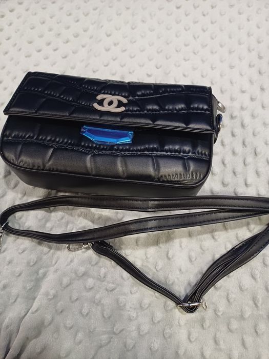 Жіноча кросбоді на довгому ременці