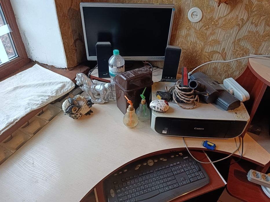 Комп'ютерний угловий стіл