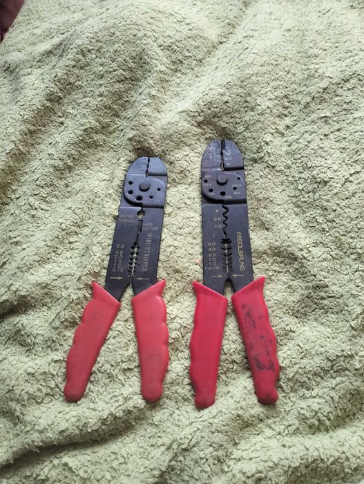 Ściągacz do izolacji przewodów 2sztuki