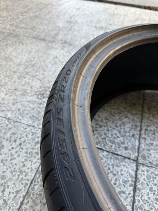 Pneus semi-novos 245/35R20