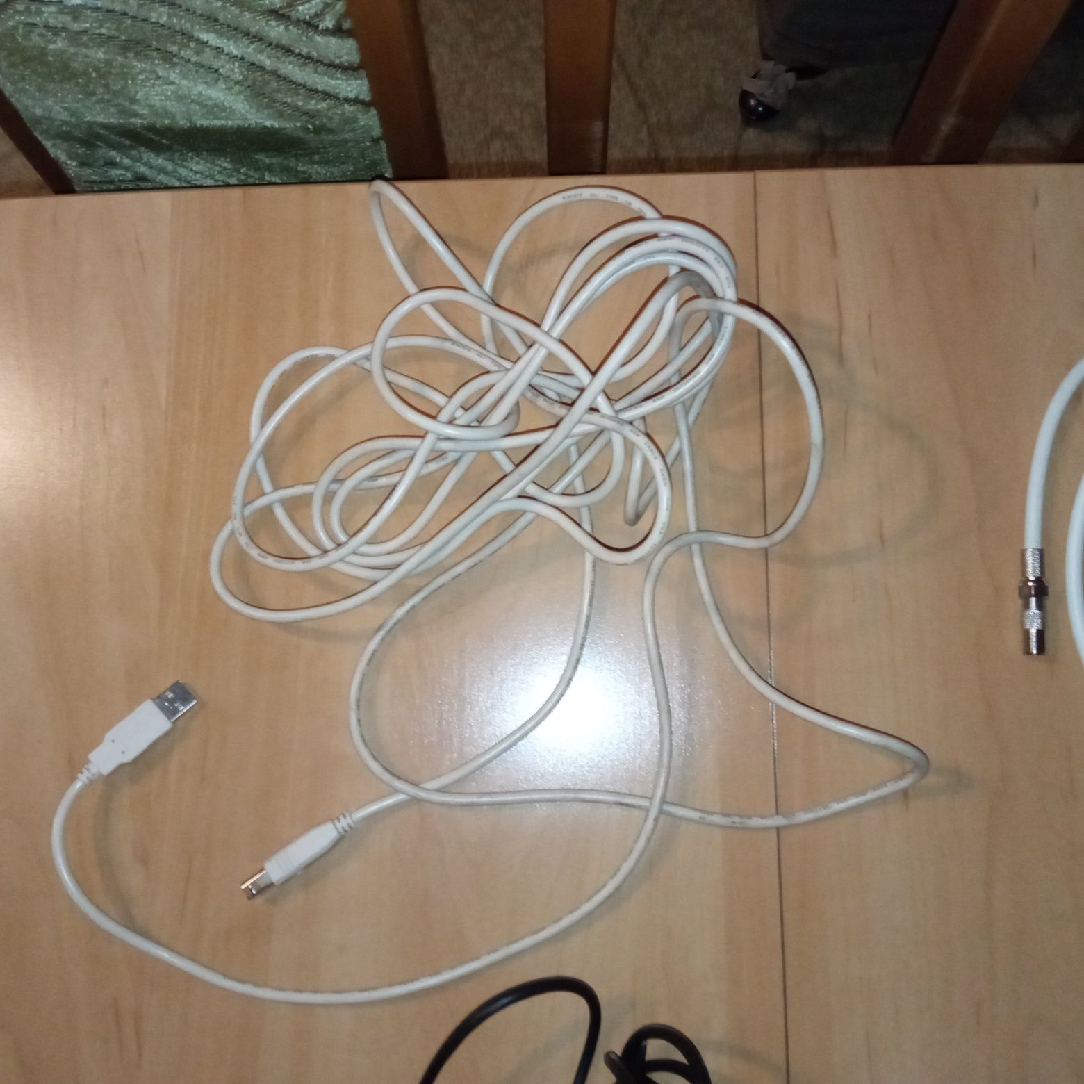 Kable, akcesoria komputerowe, internetowe