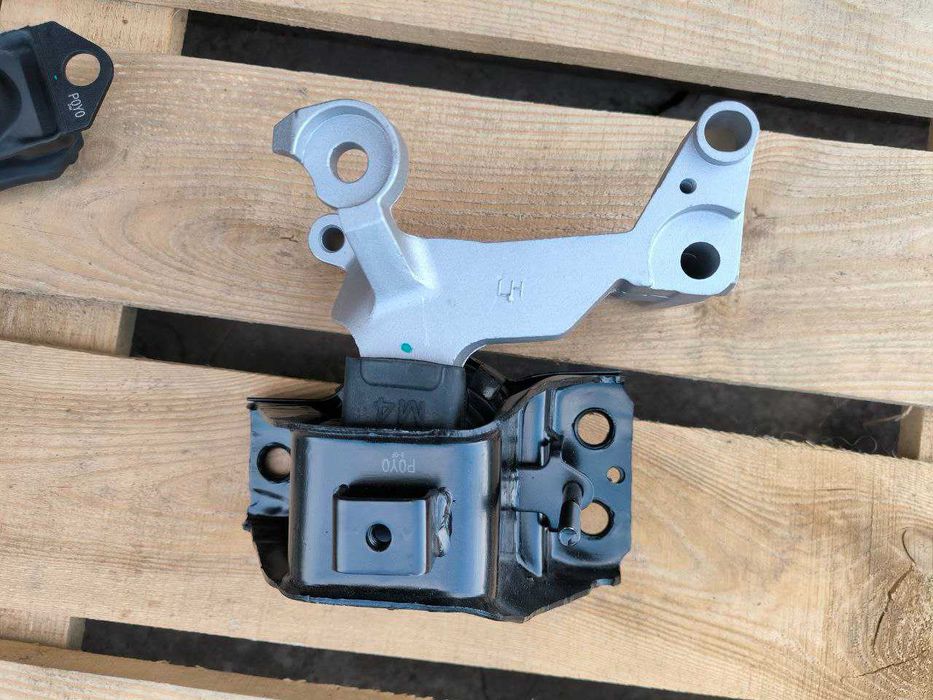 Кронштейн опори двигуна Nissan Qashqai j10 подушка мотора акпп опора