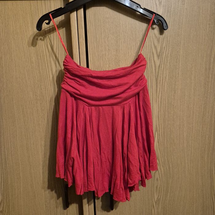 Czerwona spódniczka 128