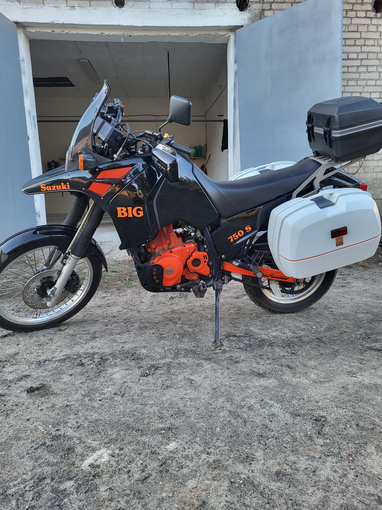 Suzuki Dr 750big