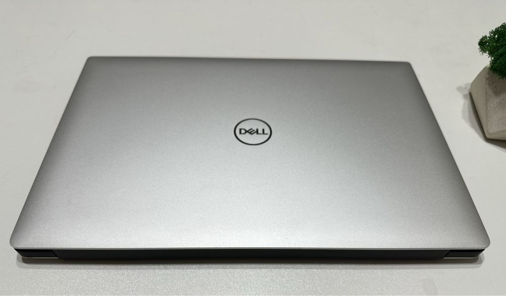 DELL Precision 5530 15,6"FHD IPS| i7-8850H|32 DDR4|SSD512Gb|NVIDIA 4Gb