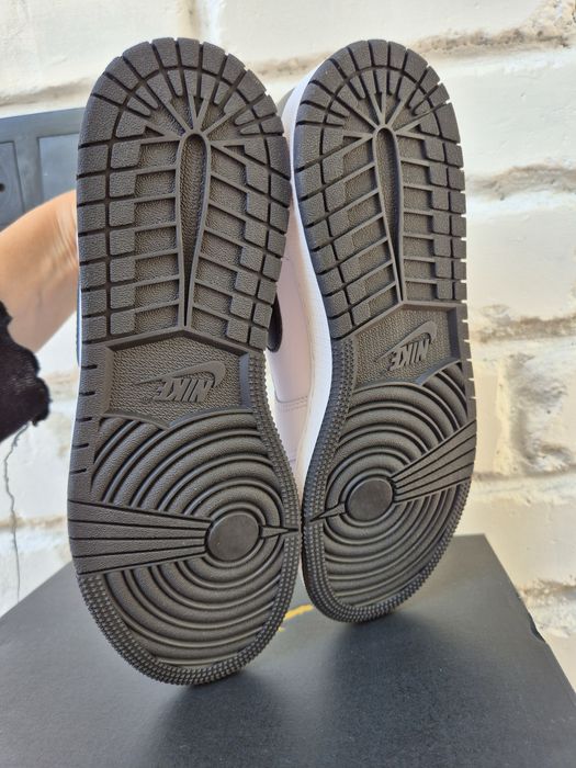 Certyfikat autentyczności | Nike Air Jordan 1 Low White Black 38.5 EU