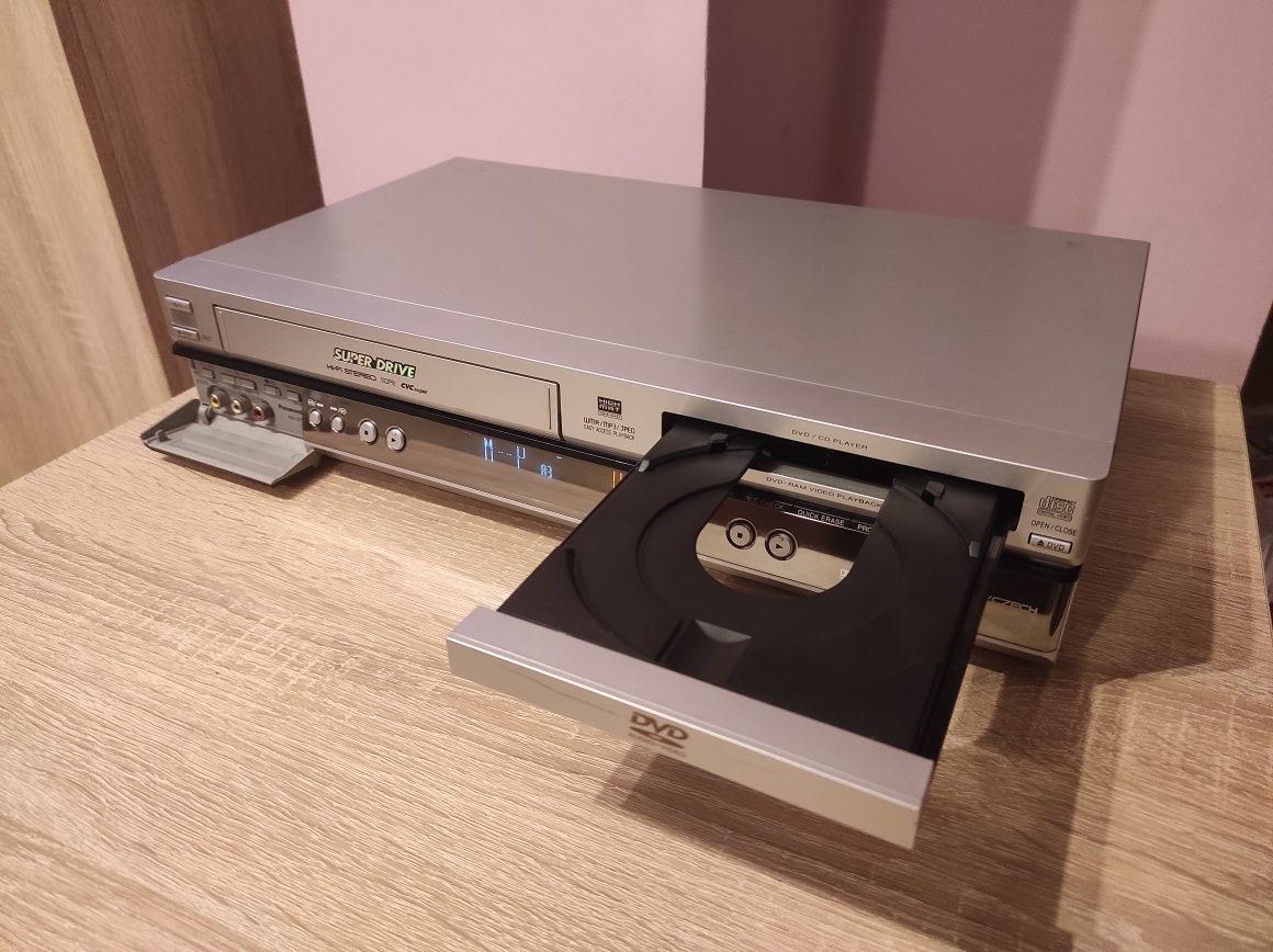 Panasonic NV-VP30 - DVD/VHS Combo - Magnetowid + Odtwarzacz