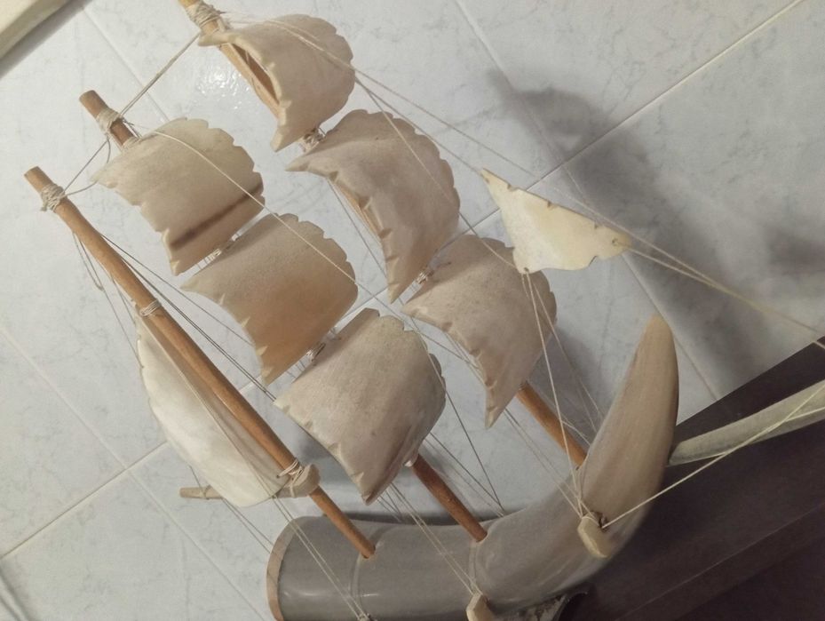 Barco em chifre / corno (artigo artesanal provenientes de ex colónias)