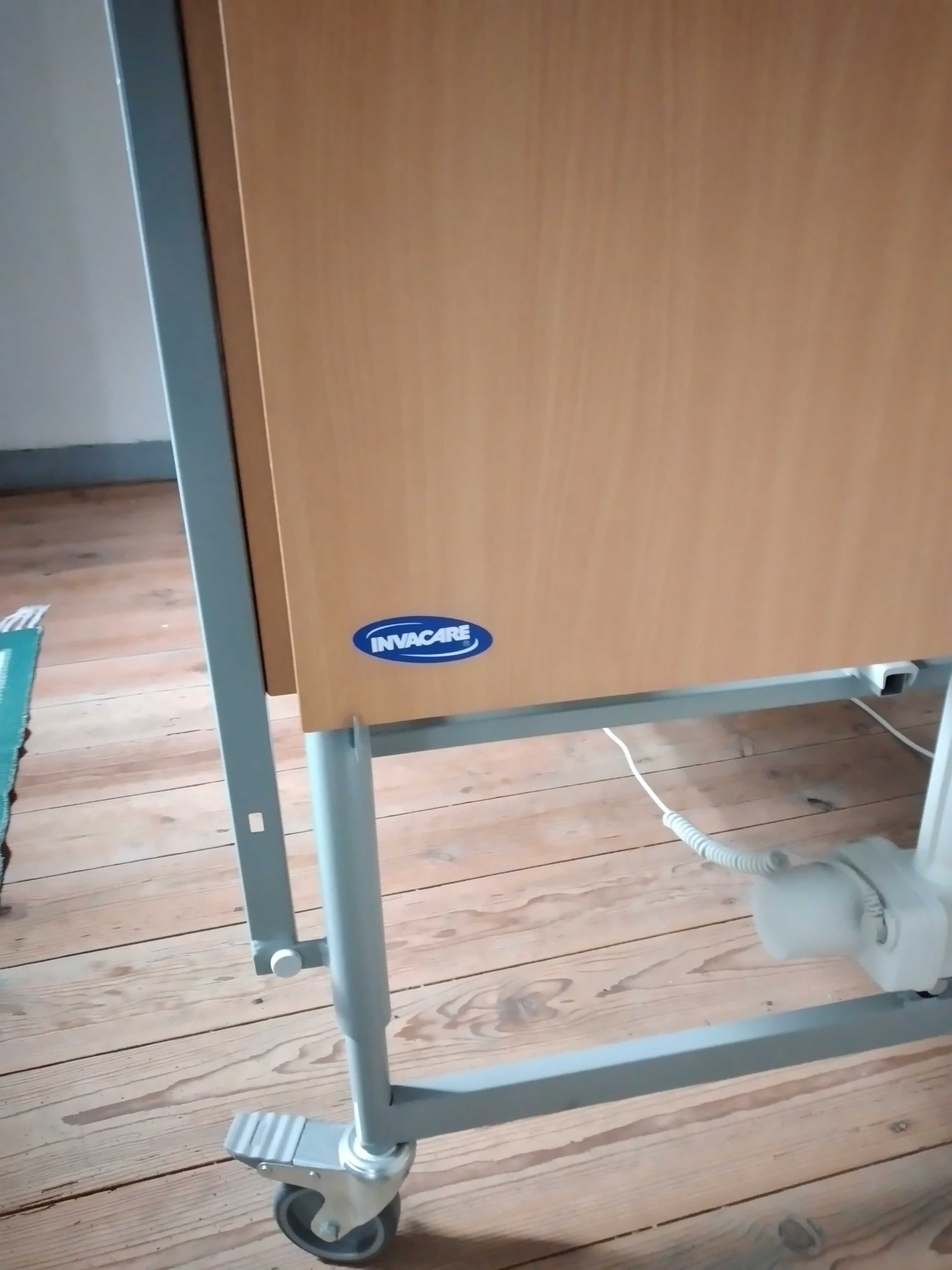 Cama INVACARE Elétrica ACENT 4 ST TILT com elevação e Grades