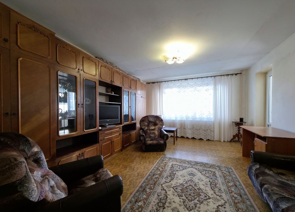 Продам простору 3-кімнатну квартиру на Заливній