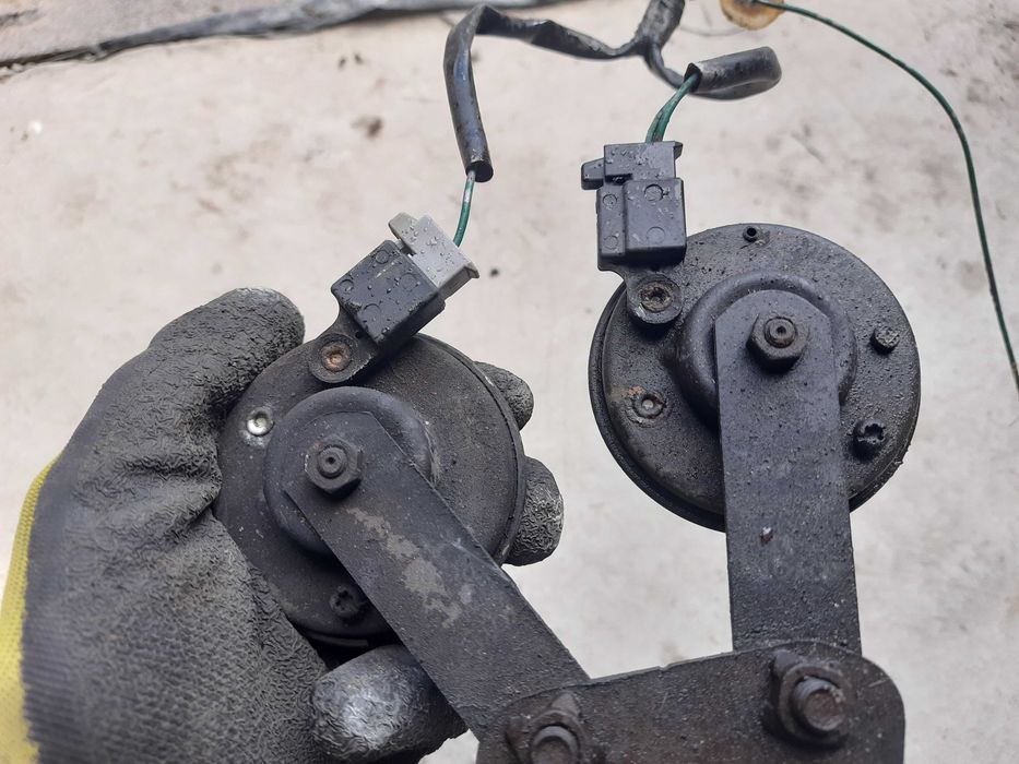 Сигнал клаксон оригінал Тойота Авенсіс т27 із фішкою Denso