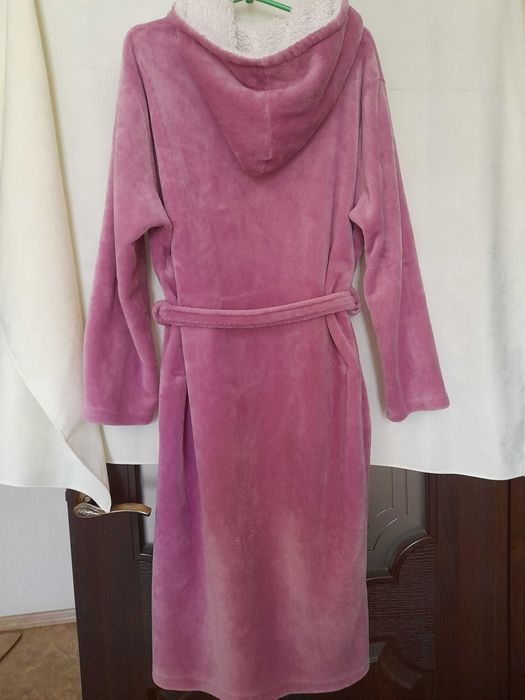 женский халат S . 44 р.