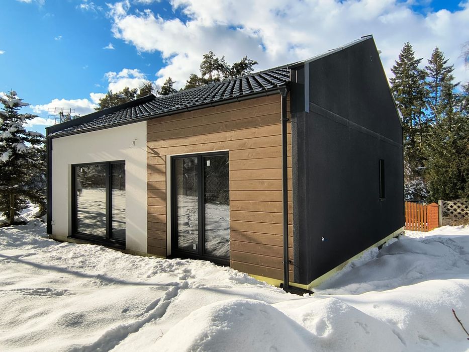 Domek nad jeziorem 'w sam las'