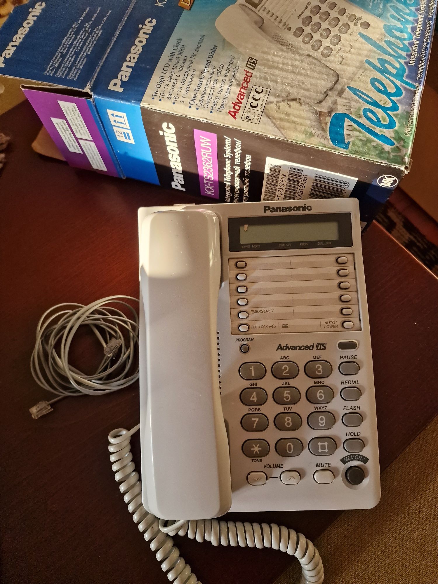 Телефон Panasonic KX-TS2362RUW, коробка, інструкція, кріплення