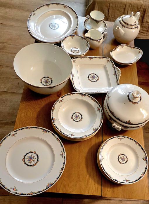 Porcelana bone china obiadowy i hetbaciany serwis 6 osób Wedgwood Osbo