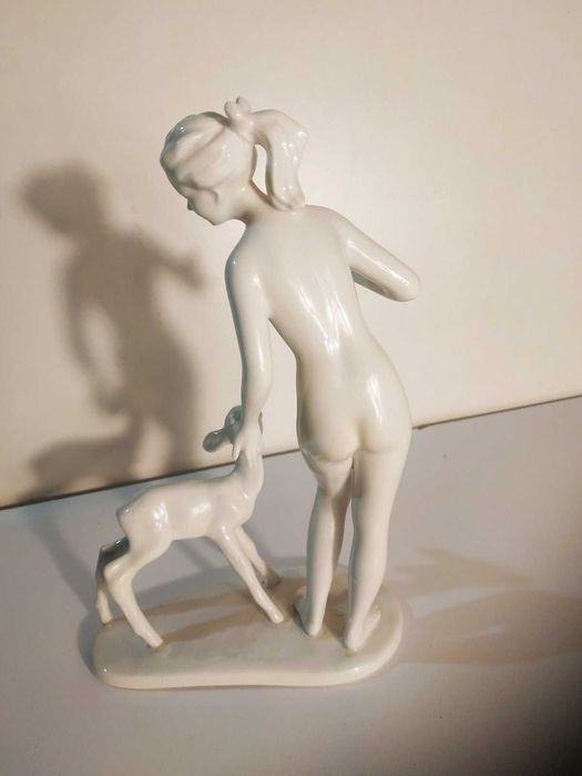 Статуэтка Девушка с олененком. Wallendorf Германия