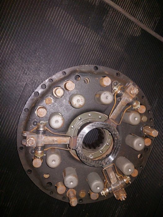 Винт центральный ЮМЗ МТЗ запчасти