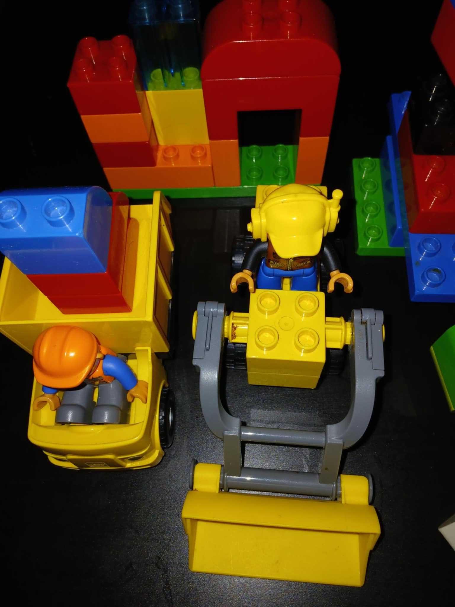 Dziecko robi wyprzedaż lego duplo 50zł