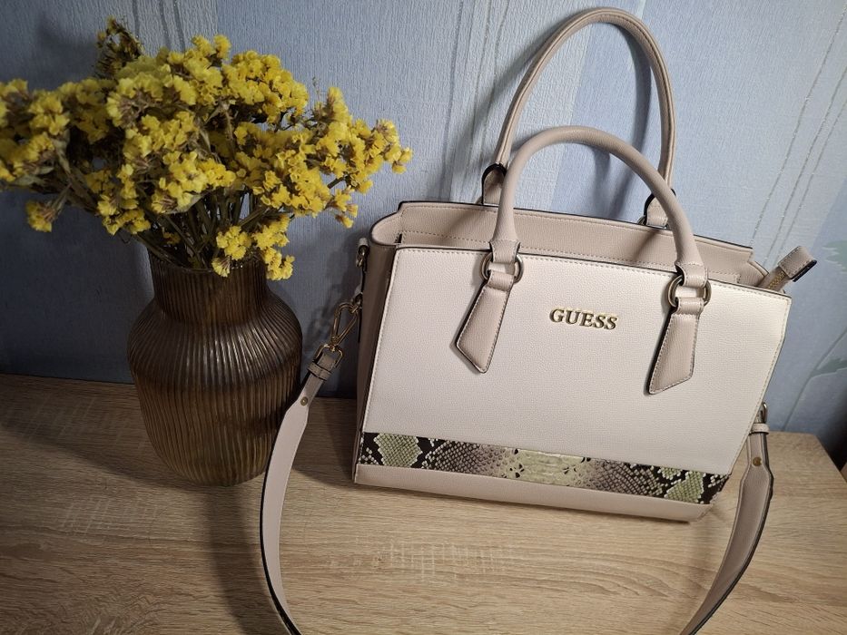 Сумка брендова оригінал  Guess бежева з білим