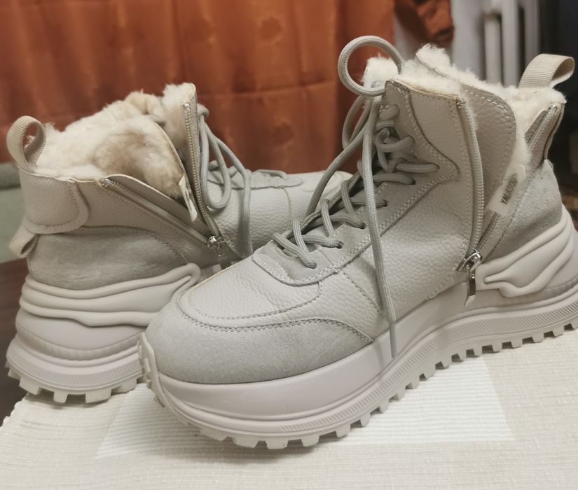 Жіночі дуже теплі кросівки на стопу 25 см