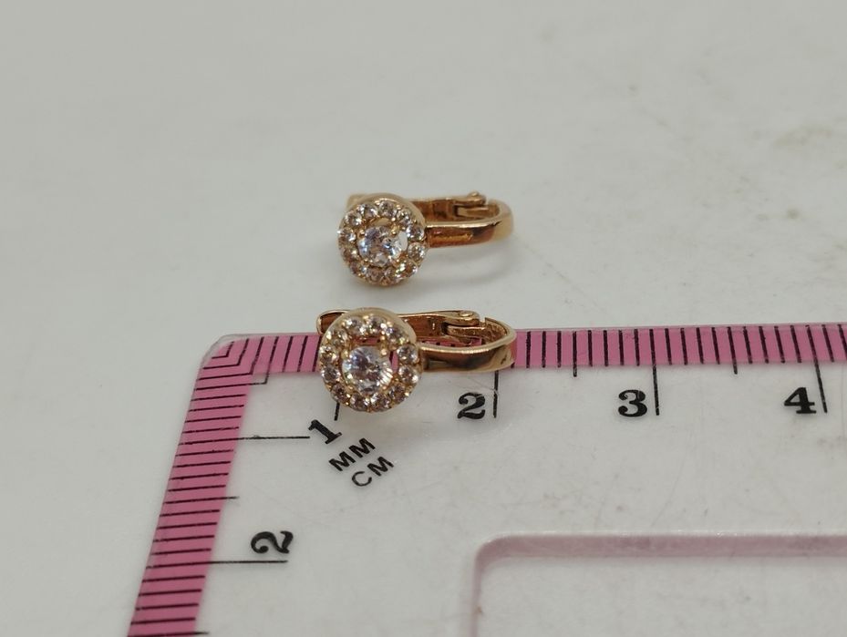 Золотые маленькие сережечки 1.89 грамма