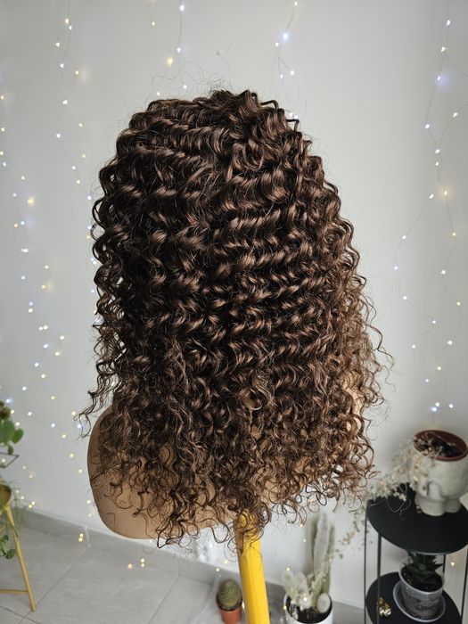 Peruka z włosów naturalnych na opasce natyrlany brąz loki Ula