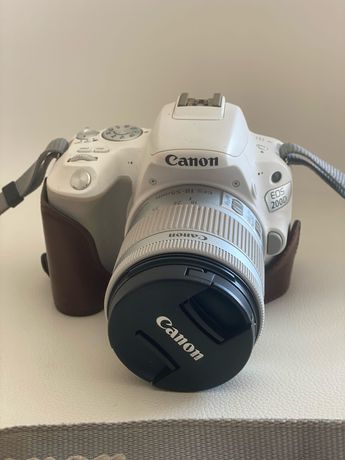 Canon EOS 200D
EU26 Appareil photo numérique 25.8 Mpix Zoom optique
