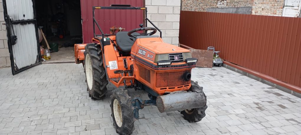 Продам б/у японський міні-трактор Kubota B1-17