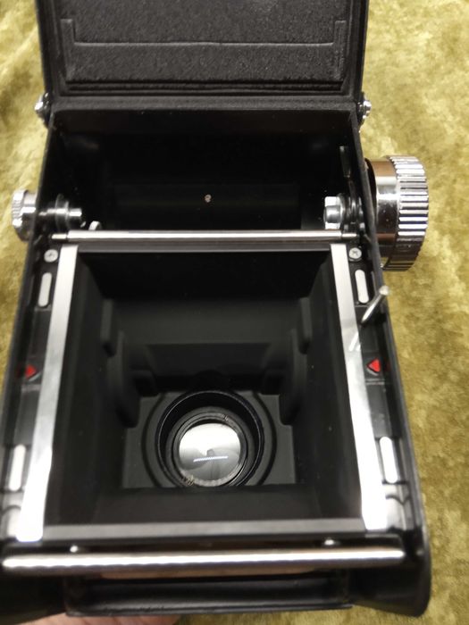 Zabytkowy aparat fotograficzny YASHICA D