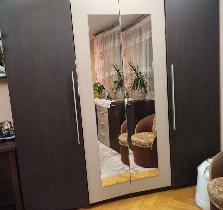 Sprzedam szafę używana wys 2.10*dł 2.30 głębokość 60 cm.