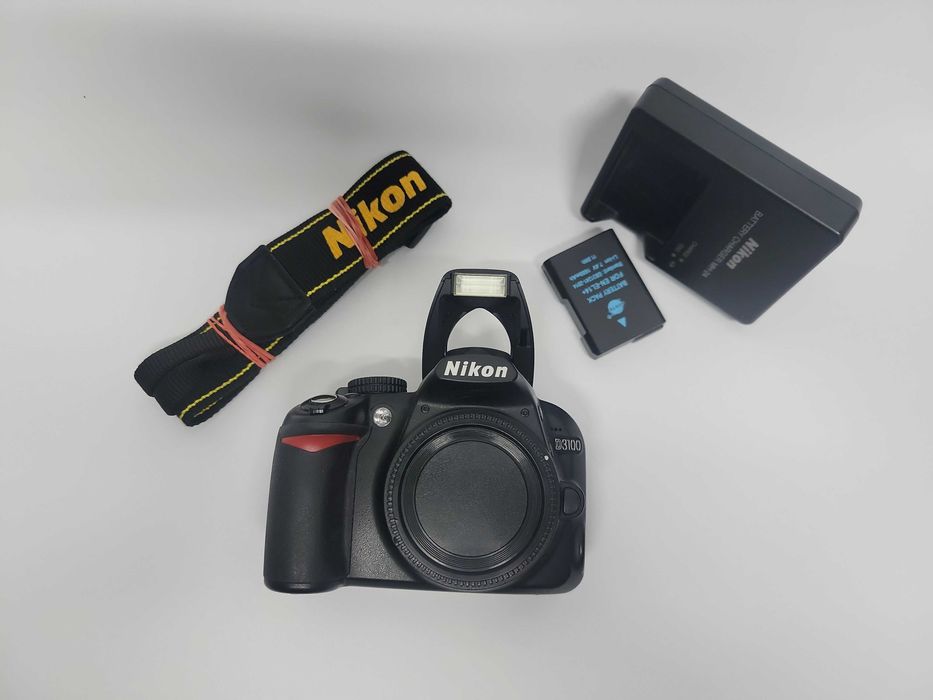 Câmara Nikon D3100 com 6400 fotos