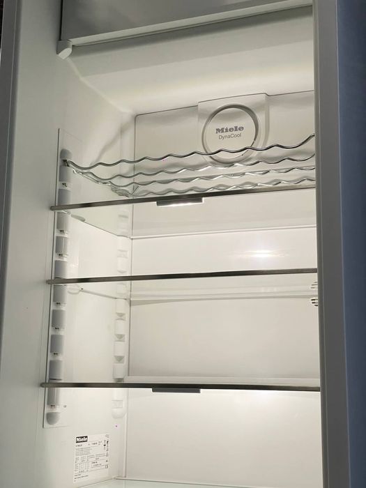 Холодильник Під Забудову Miele K 37683 BioFresh Вмонтований