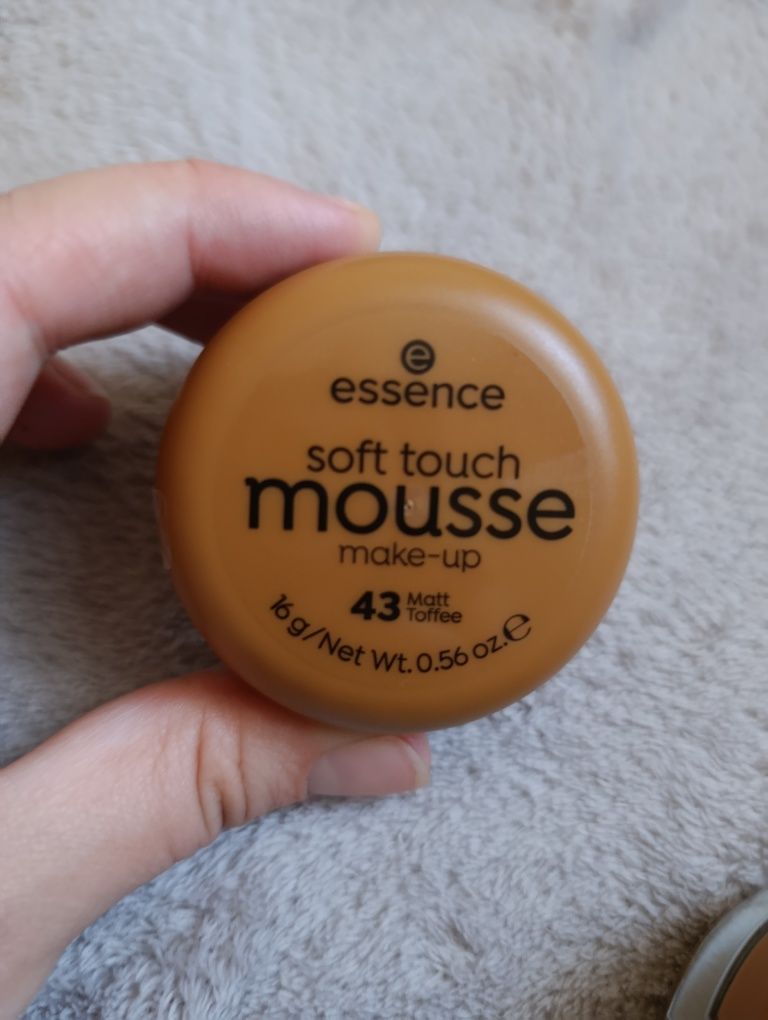 Контурінг тональний мус тональний крем для обличчя Essence Soft Touch