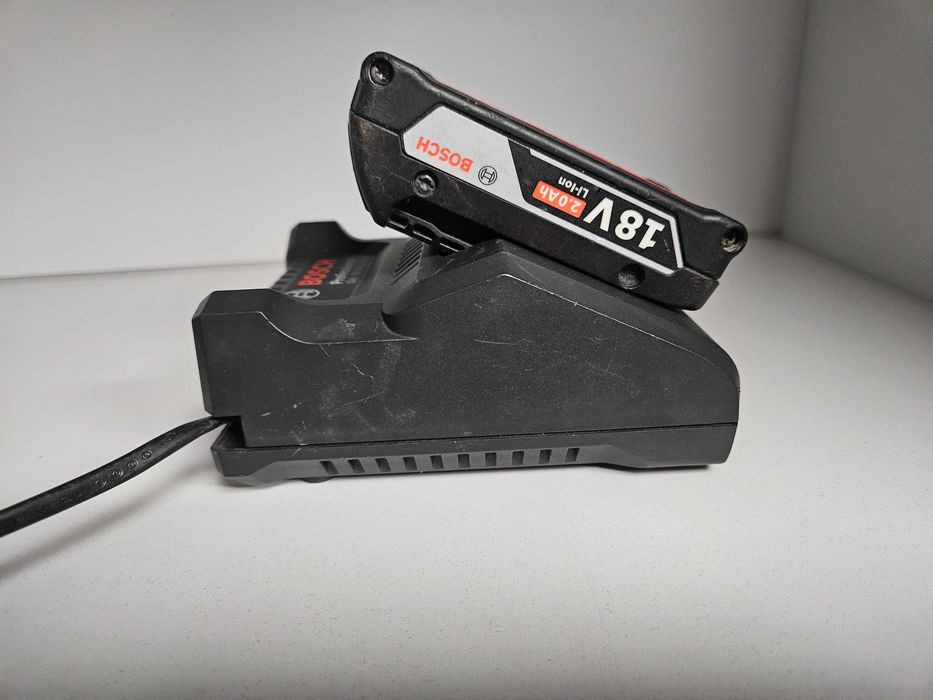 [Zestaw] Ładowarka BOSCH GAL 18V-20 + bateria akumulator 18v 2Ah