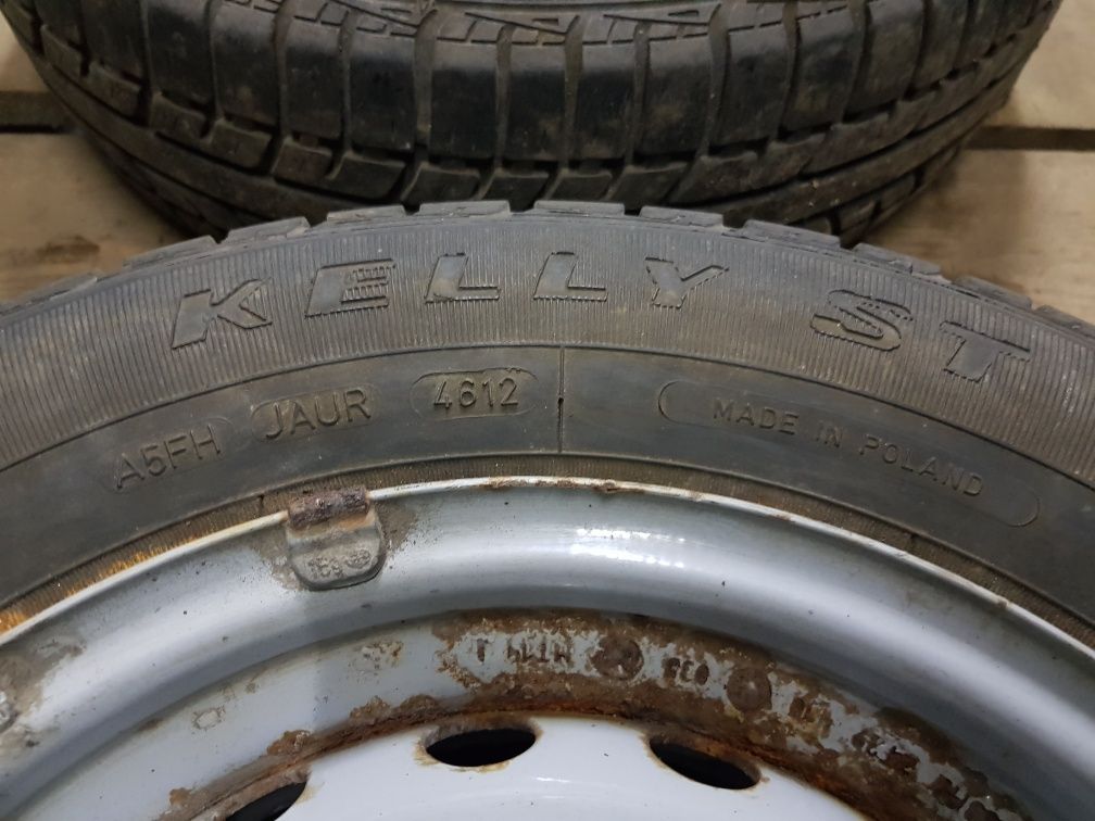 Два сталеві диски 4х98 з ґумою Kelly ST 175/70 R13  для автомобіля ВАЗ