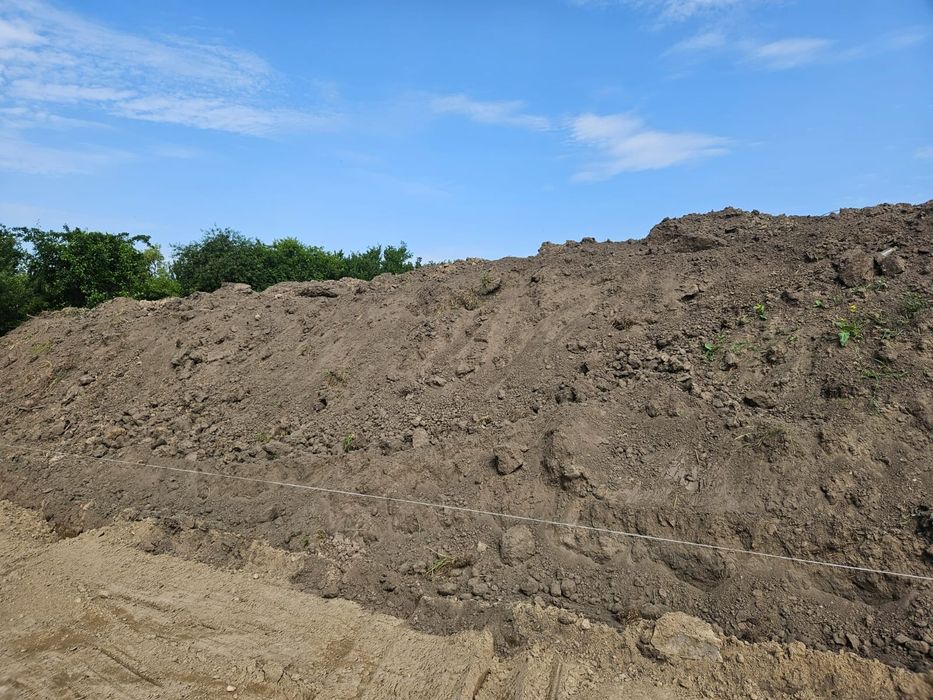 Humus, czarnoziem, ziemia z Wykopu urobek