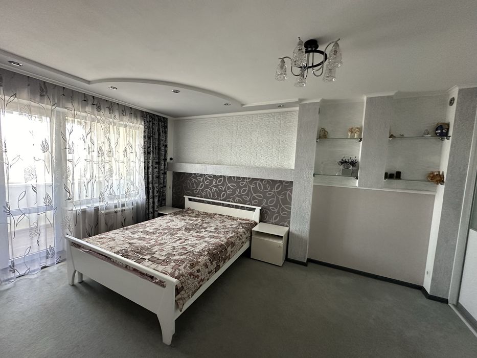 Продам 2 кімн. Олексанрівський. Малий ринок . Набережна.