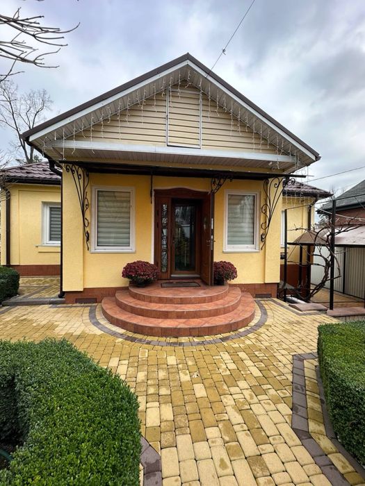 Будинок з ремонтом в центрі Ірпеня! Басейн, гараж, підвал!