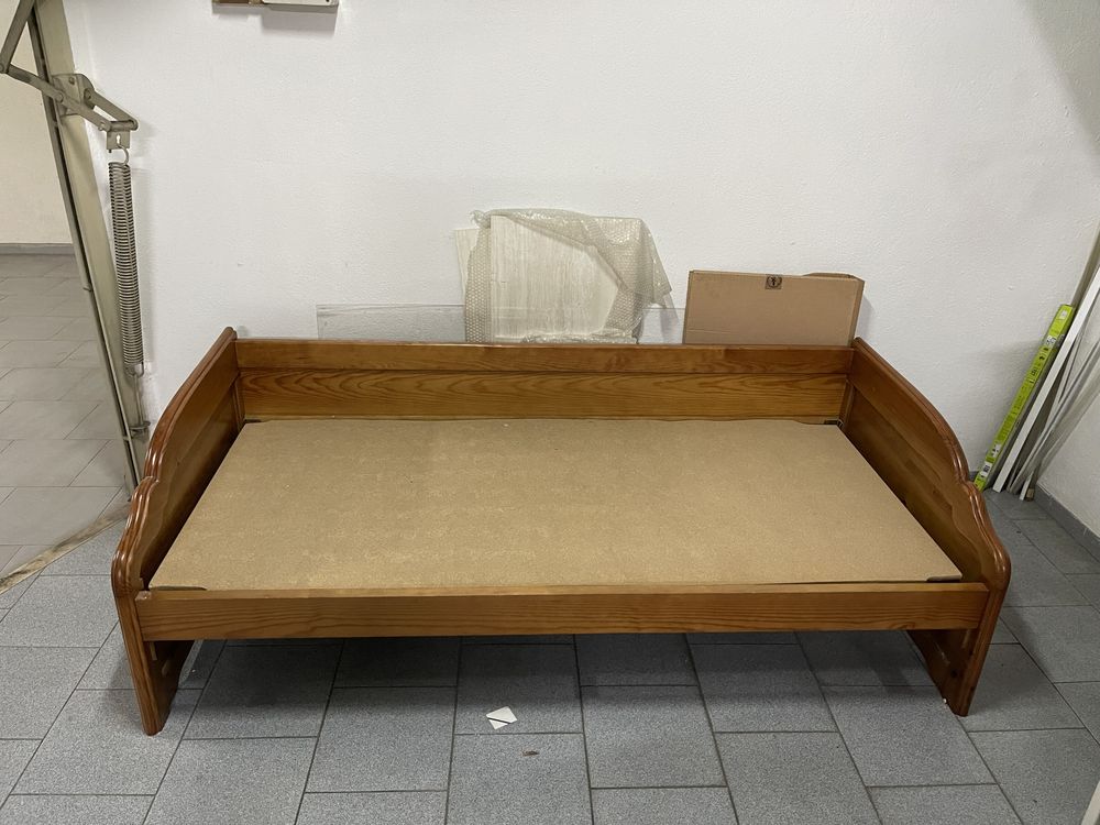 Cama individual de madeira com gaveta + colchões