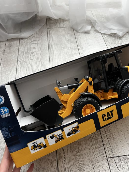 Трактор Bruder Екскаватор-навантажувач